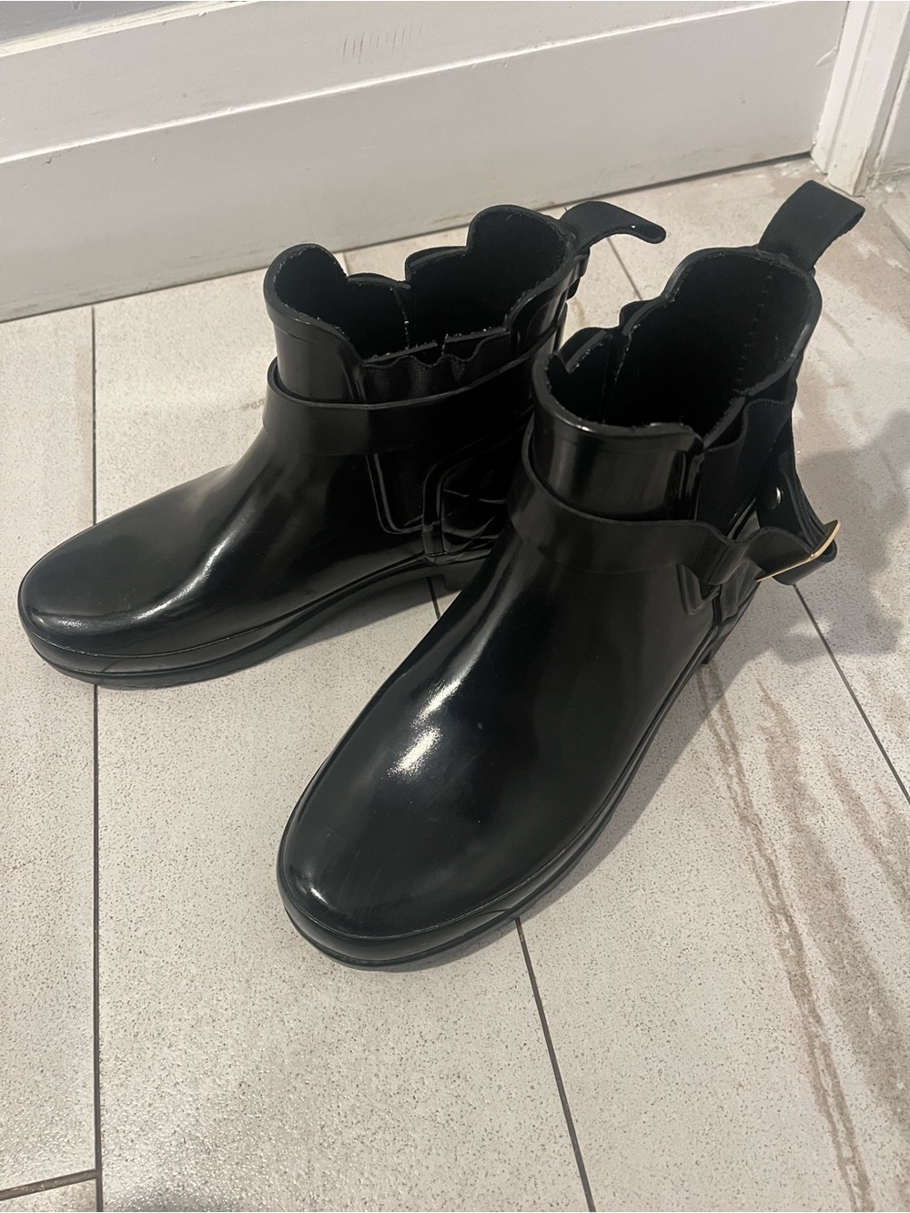 Black Women’s Gloss Rain Chelsea Boots